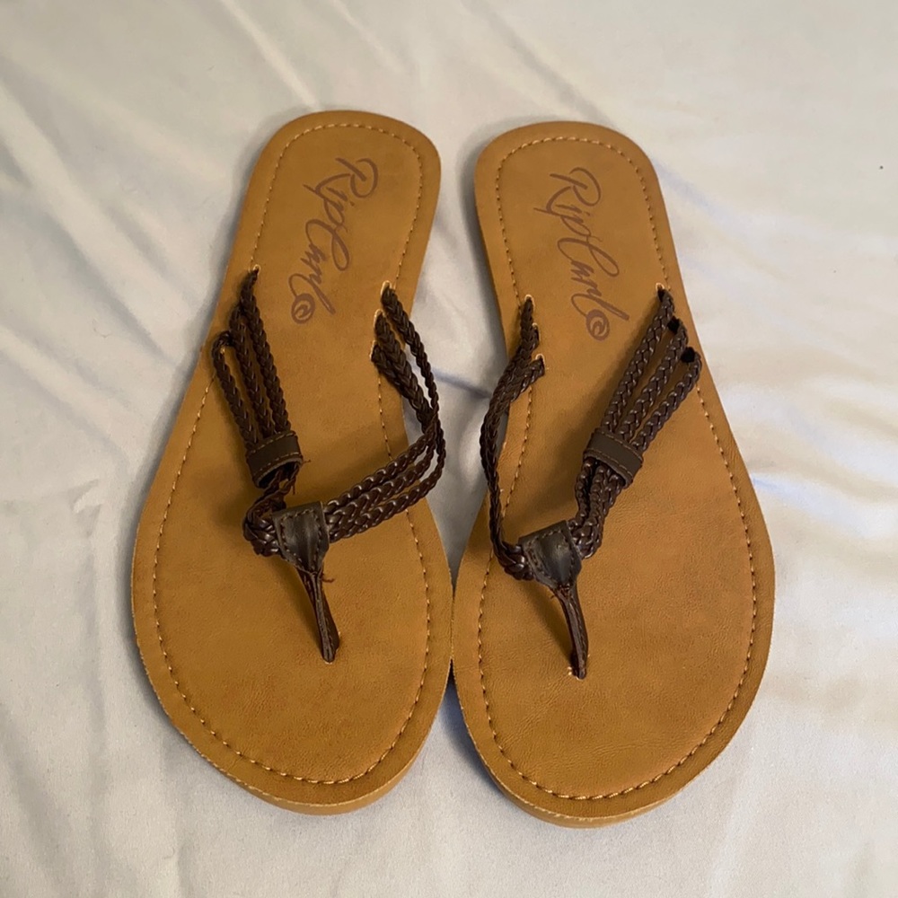 BNWOT Ladies RipCurl flip flops.